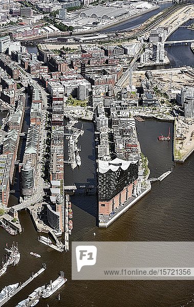 Speicherstadt und Hafencity Elbphilharmonie Hanseatic Trade Center Kehrwiederspitze Hamburg Deutschland Europa