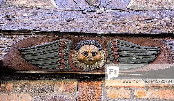 Geschnitzter Engel auf Holzbalken aus Hans Raffns Haus aus dem Mittelalter Engelshaus in Ystad Schonen Schweden Europa