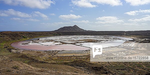 Salzgewinnung Saline im Krater von Pedra de Lume Sal Kapverden