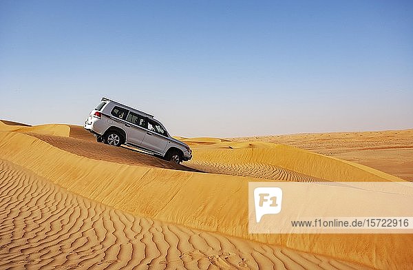 Geländewagenfahrten in den Sanddünen  Wüstensafari  Wüste Rimal Wahiba Sands  Oman  Asien