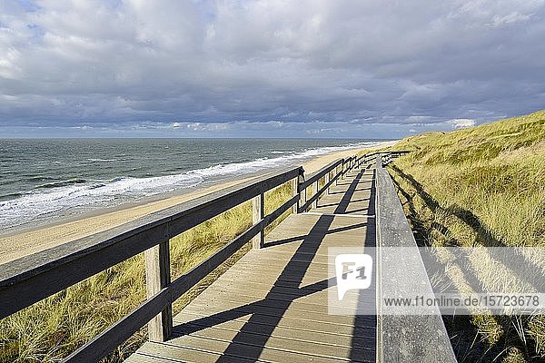 Boardwalk in the dunes  beach between Wenningstedt and Kampen  cloudy sky  Sylt  North Frisian Island  North Sea  North Frisia  Schleswig-Holstein  Germany  Europe