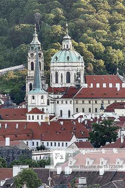 Ansicht der St.-Nikolaus-Kirche  Prager Kleinseite  Prag  Tschechische Republik  Europa