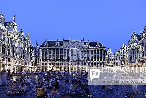 Grand-Place with historic houses  Blue Hour  Brussels  Belgium  Europe