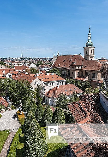 Vrtba-Garten im Barockstil  Kirche Unserer Lieben Frau Siegerin  Malá Strana  Prag  Tschechische Republik  Europa