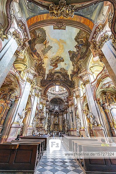 Innenraum  dekorierte russisch-orthodoxe St.-Nikolaus-Kirche  Stadtteil Mala Strana  Prag  Böhmen  Tschechische Republik  Europa
