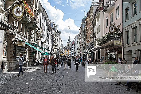 Pedestrian zone  shopping street  at the back St. Peter's Church  city centre  Zurich  Switzerland  Europe