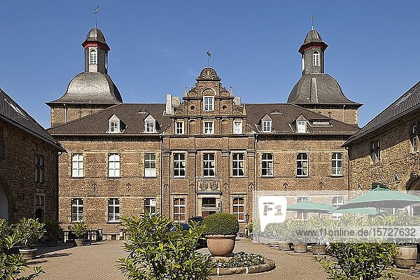 Schloss Hugenpoet  Essen  Ruhrgebiet  Nordrhein-Westfalen  Deutschland  Europa