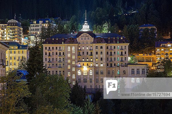 Grand Hotel de l'Europe  ehemaliges Hotel bei Nacht  Bad Gastein  Nationalpark Hohe Tauern  Österreich  Europa