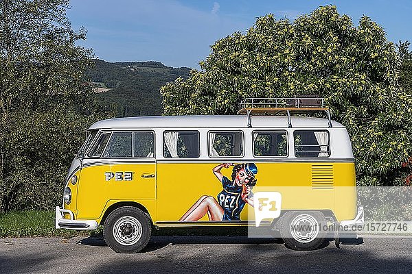 Oldtimer VW T1  Bulli  Baujahr 1967  mit PEZ-Werbung  Österreich  Europa