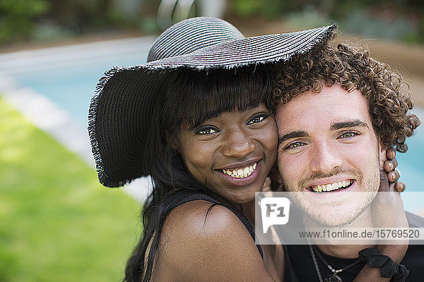 Nahaufnahme Porträt glücklich zärtliches junges Paar