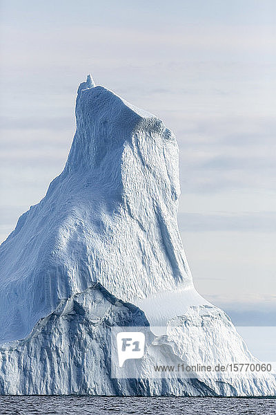 Majestätischer großer Eisberg Grönland