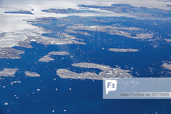 Luftaufnahme schmelzende Eiskappe Grönland