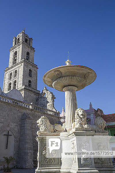 Brunnen  Plaza de San Franciso  Kleine Basilika des Heiligen Franz von Assis  Altstadt; Havanna  Kuba