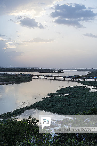 Fluss Niger bei Sonnenuntergang  Niamey  Niger  Westafrika  Afrika
