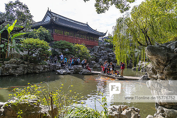 Ansicht der traditionellen chinesischen Architektur im Yu-Garten  Shanghai  China  Asien