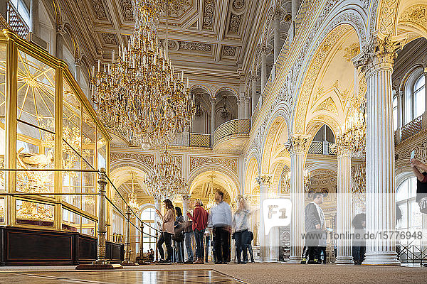 Die Pfauenuhr  Innenraum des Pavillonsaals  Staatliches Eremitage-Museum  UNESCO-Weltkulturerbe  St. Petersburg  Leningrad Oblast  Russland  Europa