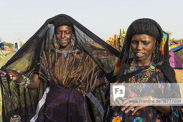 Junge Mädchen beim Gerewol-Fest  einem rituellen Wettbewerb der Wodaabe Fula  Niger  Westafrika  Afrika