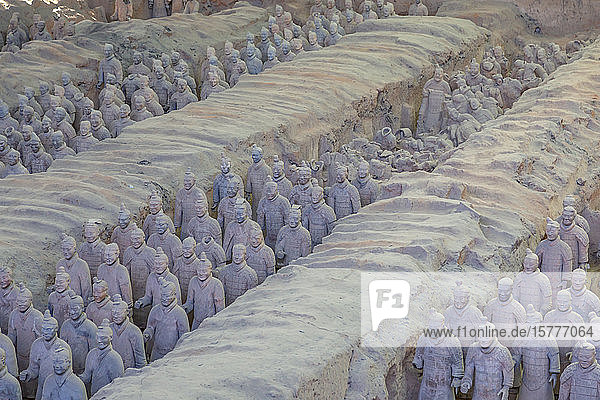 Ansicht der Terrakotta-Krieger im Grabmalmuseum  UNESCO-Weltkulturerbe  Xi'an  Provinz Shaanxi  Volksrepublik China  Asien