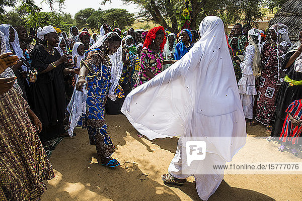 Hochzeitszeremonie in einem Dorf im südlichen Niger  Westafrika  Afrika
