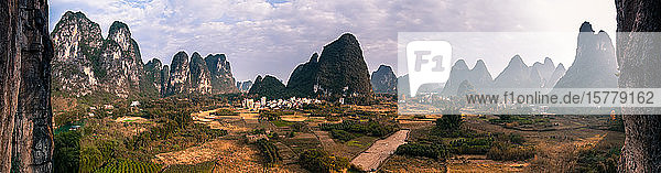 Panoramabild von Guilin Zuckerhut Yangshuo Guangxi China