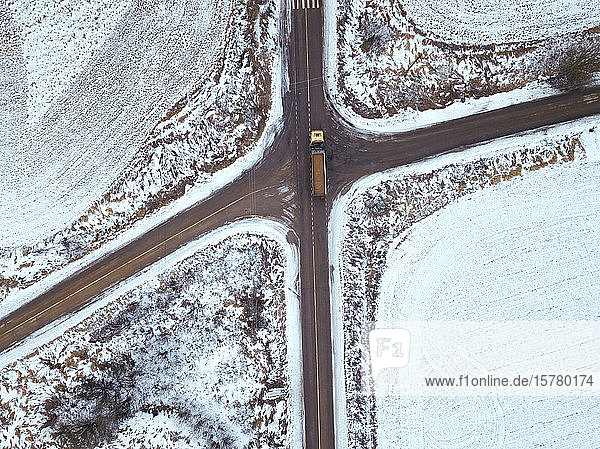 Russland  Region Moskau  Luftaufnahme der Kreuzung und der schneebedeckten Felder