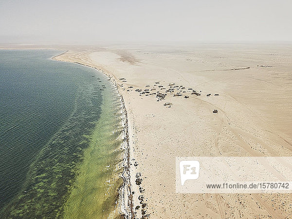 Mauretanien  Iwik  Luftaufnahme eines kleinen Fischerdorfes
