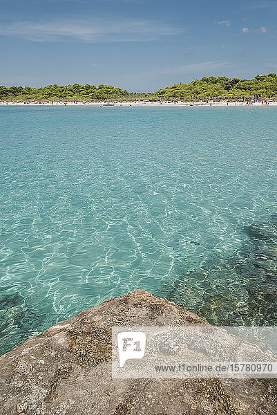 Blick auf den Strand von Son Saura  Menorca  Spanien
