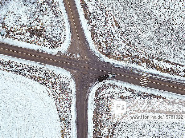 Russland  Region Moskau  Luftaufnahme der Kreuzung und der schneebedeckten Felder