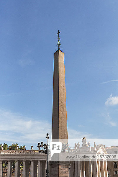 Italien  Rom  Vatikan-Obelisk mit Kolonnade im Hintergrund