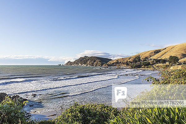 Neuseeland  Himmel über den Wellen  die über den Küstenstrand von Nugget Point streichen