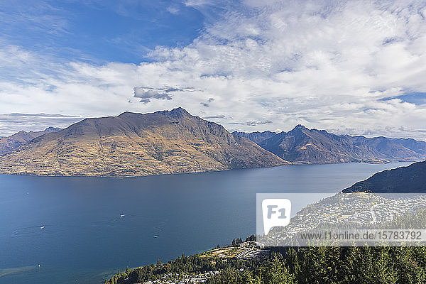 New Zealand  Otago  Queenstown  Town on shore of Lake Wakatipu with Cecil Peak and Walter Peak in background