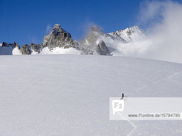 Reihe von Wanderern  Galcier du Trient  Mont-Blanc-Massiv  Schweiz