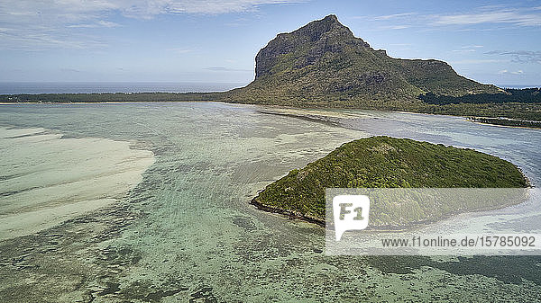 Mauritius  Luftaufnahme der Halbinsel Le Morne Brabant