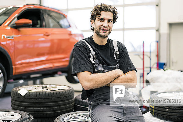 Portrait of a smiling car mechanic in a workshop