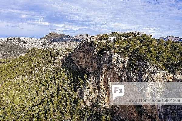 Oratorium Nostra Senyora del Refugi auf dem Puig d'Alaro  bei Alaro  Serra de Tramuntana  Luftaufnahme  Mallorca  Balearen  Spanien  Europa