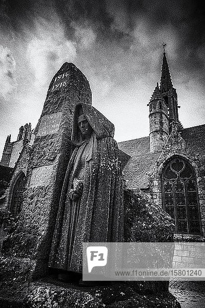 Denkmal 1.Weltkrieg bei der Kirche de Saint Nonna Penmarc?h Département Finistère Frankreich Europa