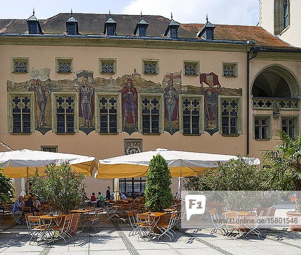 Gastgarten am Rathausplatz  Rathau  Passau  Bayern  Deutschland  Europa