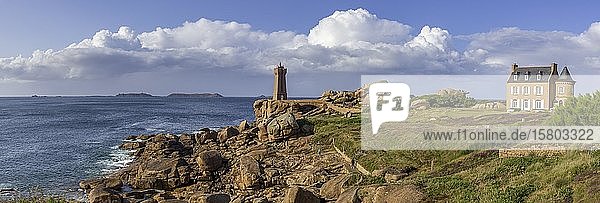 Phare de Men Ruz und Villa von Gustave Eiffel Ploumanac'h Département Côtes-d?Armor Frankreich Europa