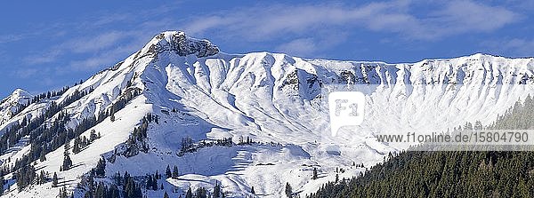 Rether Kopf mit Kleinzemm-Alm im Winter  Tirol  Österreich  Europa