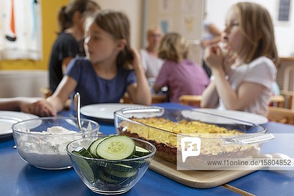 Children having lunch in kindergarten  Cologne  North Rhine-Westphalia  Germany  Europe