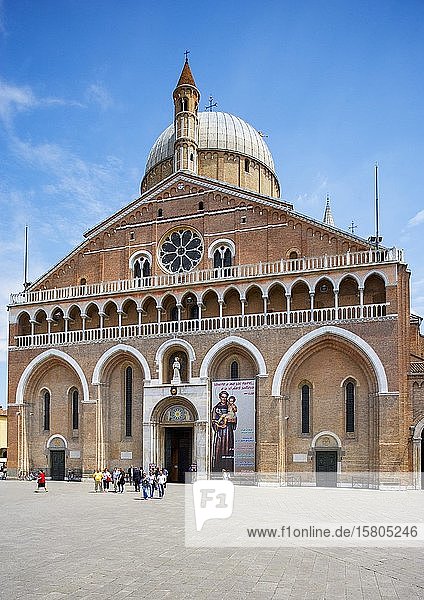 Cathedral Square with Basilica of St. Anthony  Basilica of St. Anthony  Padua  Province of Padua  Veneto  Italy  Europe