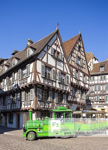 Fachwerkhäuser  Bummelzug in der Rue des Marchands  Colmar  Elsass  Frankreich  Europa