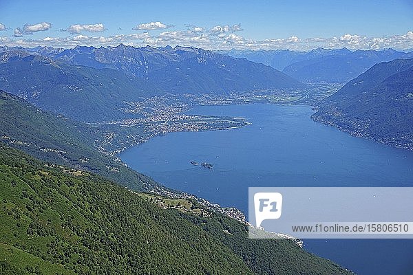Blick vom Monte Faierone auf Ascona  Locarno und das nördliche Ende des Lago Maggiores  Brisagio  Lago Maggiore  Tessin  Schweiz  Europa