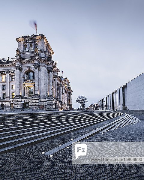 Reichstag und Regierungsviertel  Berlin  Deutschland  Europa