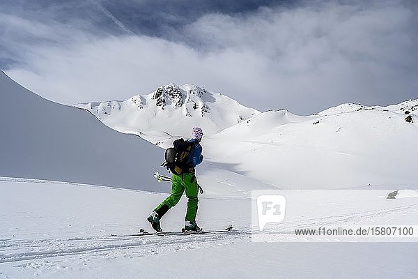 Ski tourers in the snow  Mölser Sonnenspitze  Wattentaler Lizum  Tuxer Alps  Tyrol  Austria  Europe