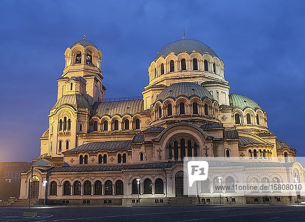 Alexander-Newski-Kathedrale zur blauen Stunde  Sofia  Bulgarien  Europa