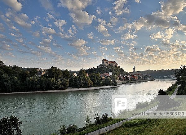 Burghausen on the Salzach  morning mood  old town and castle  Upper Bavaria  Bavaria  Germany  Europe