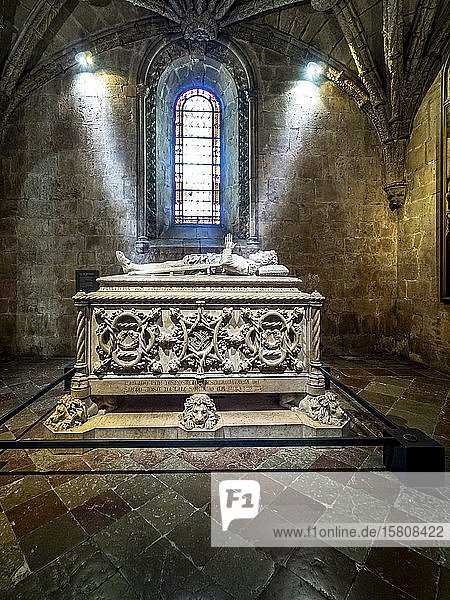 Grabmal von Vasco da Gama  Kirche Santa Maria  Jeronimos-Kloster  Belem  Lissabon  Portugal  Europa