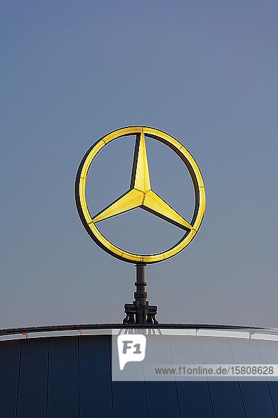 Mercedes star on Mercedes Benz branch in Stuttgart  Baden-Württemberg  Germany  Europe