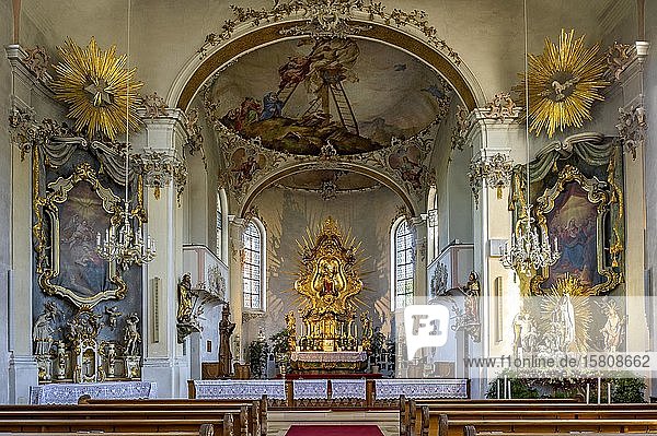 Innenraum mit Hauptaltar und Seitenalären barocke Wallfahrtskirche Maria Vesperbild Ziemetshausen Günzburg Schwaben Bayern Deutschland Europa